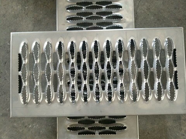 鳄鱼嘴防滑板 - 河北强佑金属制品有限公司