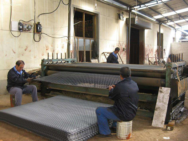 轧平钢板网 - 河北强佑金属制品有限公司